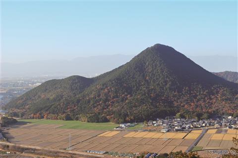 三上山